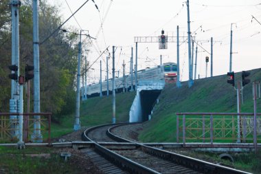 Öbür tarafa demiryolu parça 