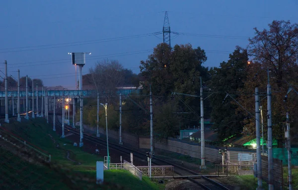 Vista del paso del ferrocarril por la noche —  Fotos de Stock