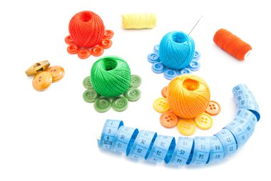 Makaralar, iplik, düğme ve metre