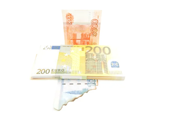 Pacote de euros e rublos queimados em branco — Fotografia de Stock