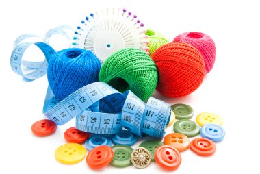 renkli düğmeler ve iş parçacığı metre,