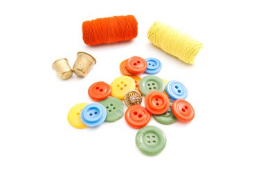 düğmeleri, makaralar, iş parçacığı ve yüksükler