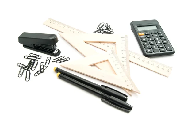 Drewnianą linijkę, kalkulator i inne artykuły papiernicze — Zdjęcie stockowe