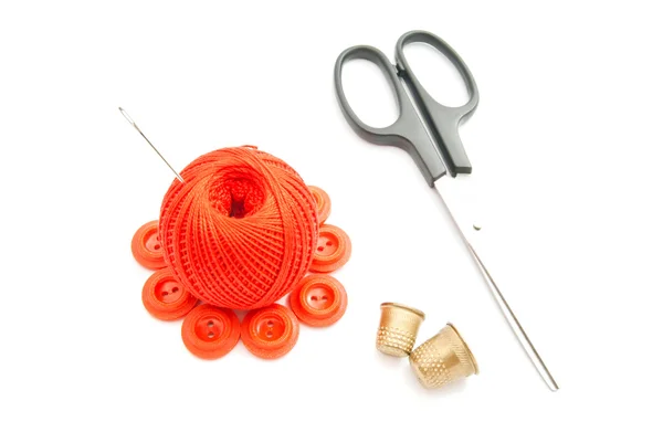 Red plastic buttons, thimble, scissors and thread — Stock Photo, Image