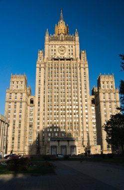 güneşli bir günde güzel Moskova gökdelen