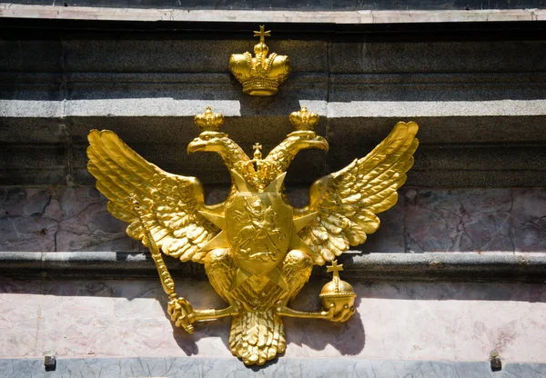 Двуглавый орел на фасаде здания Лицензионные Стоковые Изображения