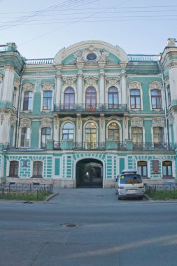 bir yaz gününde antika konak