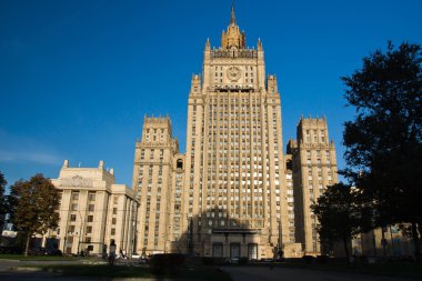 Moskova gökdelen güneşli bir günde