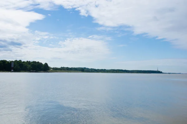 Blick auf die Küste an einem Sommertag — Stockfoto