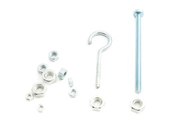 beyaz üzerine çeşitli metal fındık
