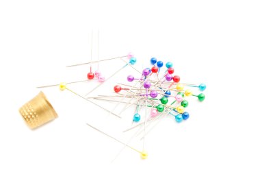 renkli iğne ve yüksükler 