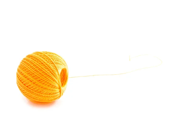 オレンジ色の糸の 1 つのボール — ストック写真