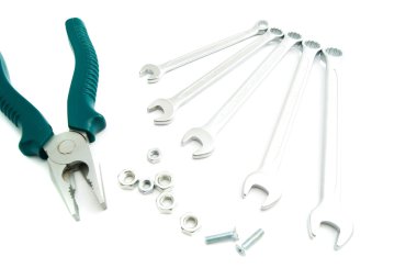 İngiliz anahtarları, pense ve cıvata beyaz