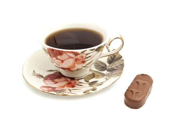 紅茶とホワイト チョコレートのカップ — ストック写真
