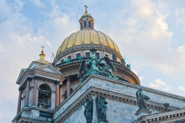 Katedral altın kubbesi 