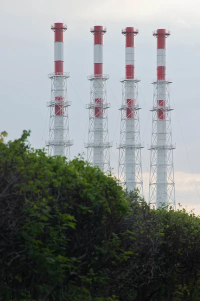 Power rören mot himlen — Stockfoto