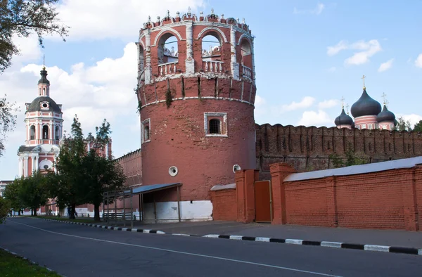 Монастир в літній день — стокове фото