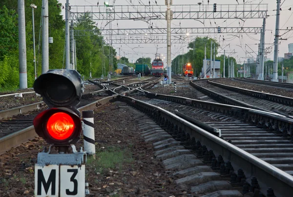 Señal de semáforo roja en el ferrocarril — Foto de Stock