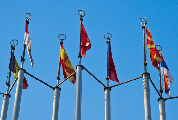 Banderas sobre el fondo del cielo —  Fotos de Stock