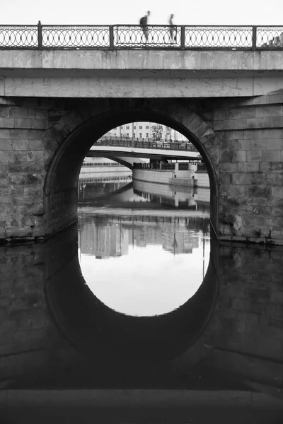 Bridge with reflection in river black and white — Stock Photo, Image