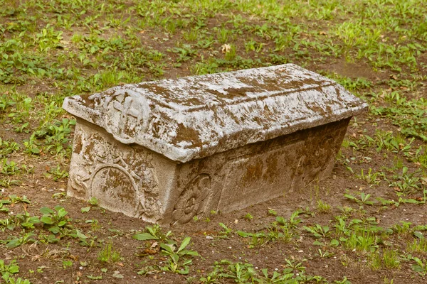 Coffin of white stone — Stock Photo, Image