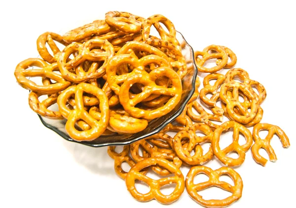 Muitos pretzels salgados no branco — Fotografia de Stock