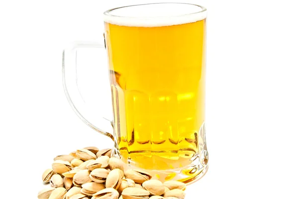 Mug of beer and tasty pistachios — Stock Photo, Image