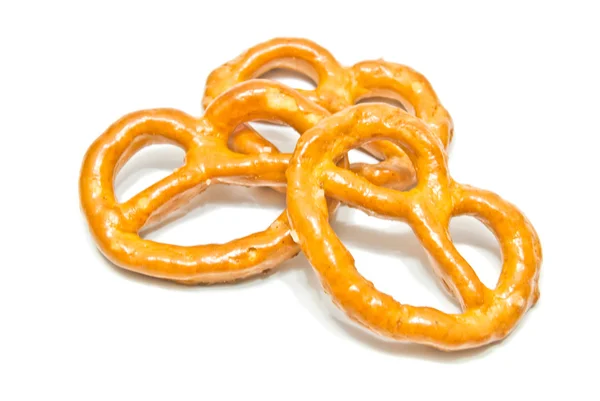 Pretzels salgados gostosos em branco — Fotografia de Stock