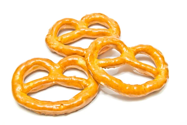 Tre pretzel salati su bianco — Foto Stock