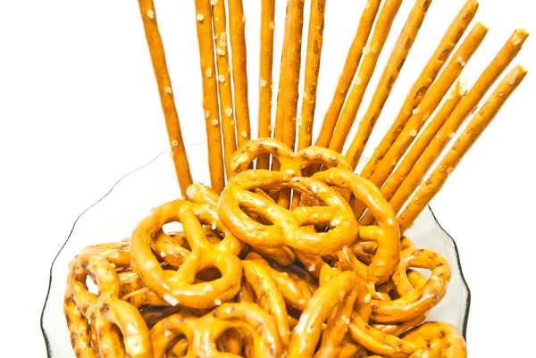 Vele smakelijke pretzels en breadsticks — Stockfoto