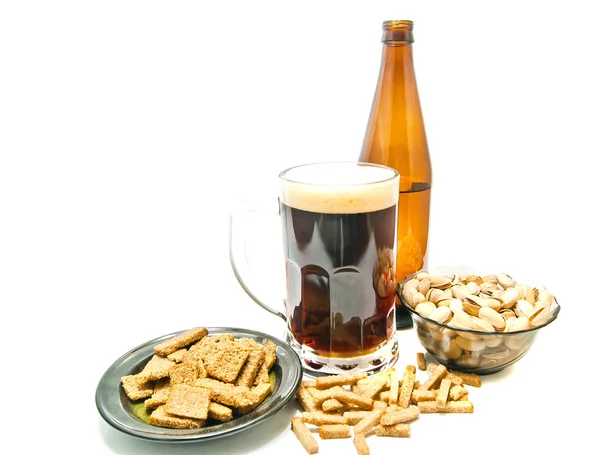 Verschiedene Snacks und Bier — Stockfoto