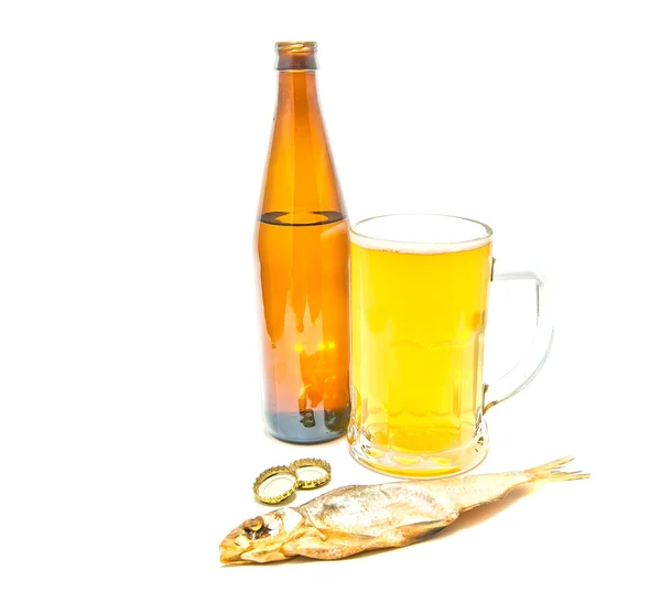 Cerveja leve e peixe salgado closeup — Fotografia de Stock
