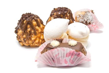 Beyaz arka plan üzerinde farklı bazı kek