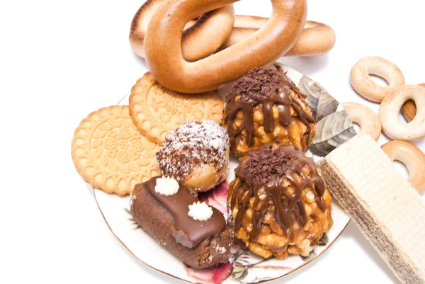 beyaz üzerine birçok farklı tatlılar