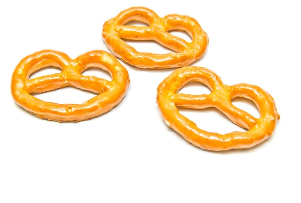 Tre pretzel salati su bianco — Foto Stock