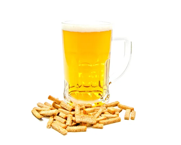 Patatine e bicchiere di birra — Foto Stock