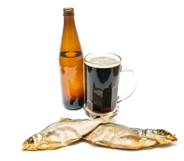 Two stockfish and dark beer on white — Stock Photo, Image