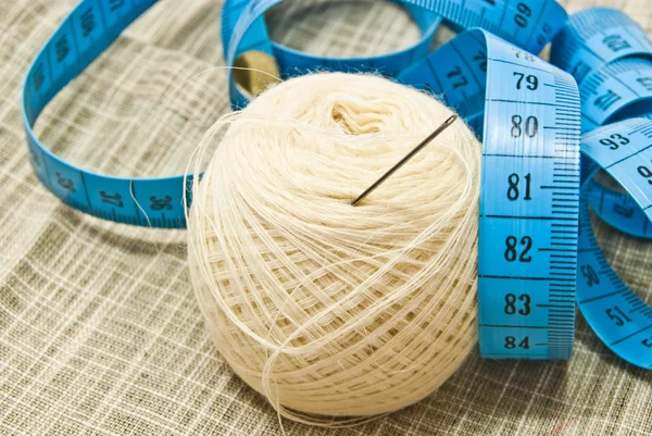 White yarn with needle and meter closeup — Stock Photo, Image