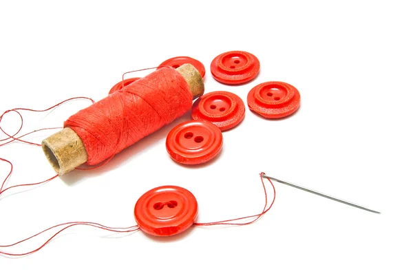 Bobina di filo rosso e pulsanti — Foto Stock
