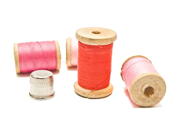 Thimble and spools of thread on white — Stock Photo, Image