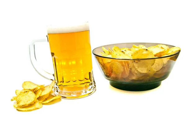 Birra e ruches patatine primo piano — Foto Stock