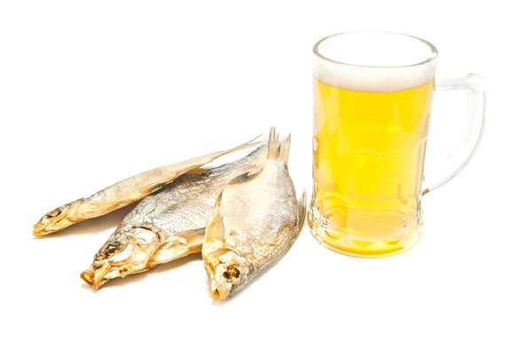 Beer and three salted fishes — Stock Photo, Image