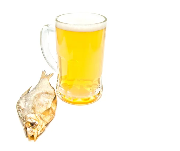 Pescado salado y cerveza primer plano — Foto de Stock