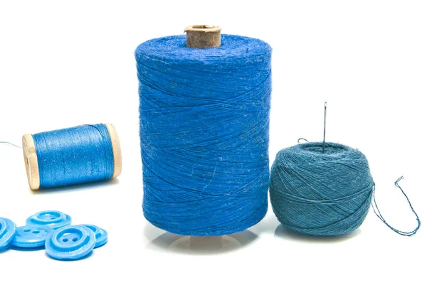 Spools of thread and ball of black yarn — Stock Photo, Image