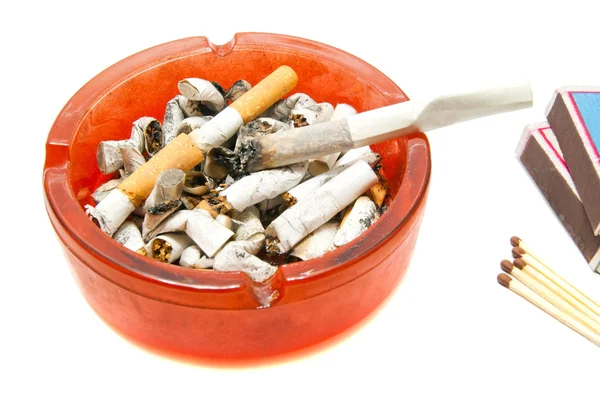 Mozziconi, fiammiferi e sigarette — Foto Stock