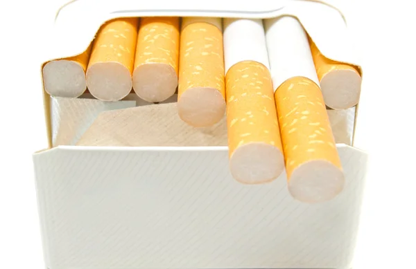 Algunos cigarrillos en paquete — Foto de Stock