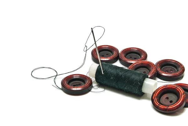 黒糸とボタンのスプール — ストック写真