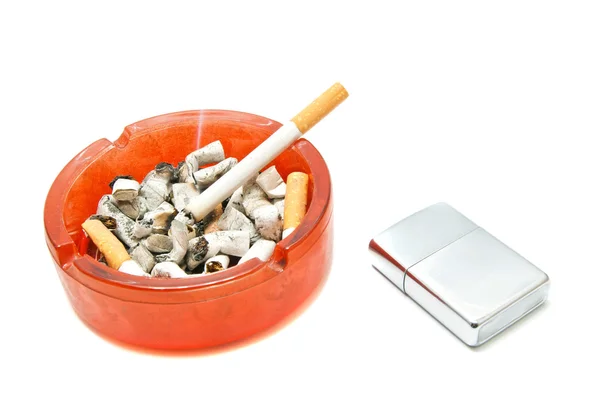 Single cigarette in ashtray and silver lighter — Stock Photo, Image