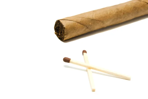 Enda cigarr och två matcher — Stockfoto