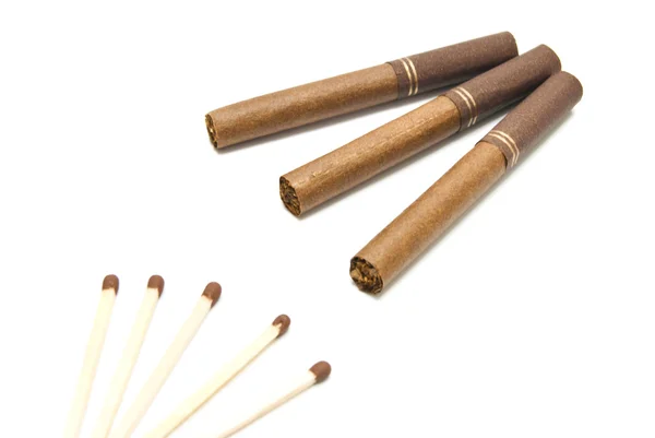 Três cigarros e fósforos — Fotografia de Stock